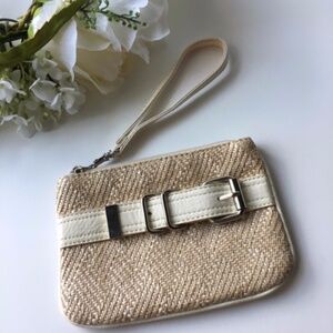 Express // Straw Woven White Buckle Wristlet